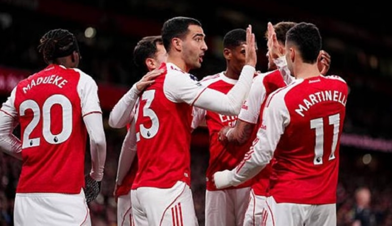 merino-ruc-sang-saka-ket-lieu-arsenal-vuot-ai-brentford-de-giu-the-thuong-phong